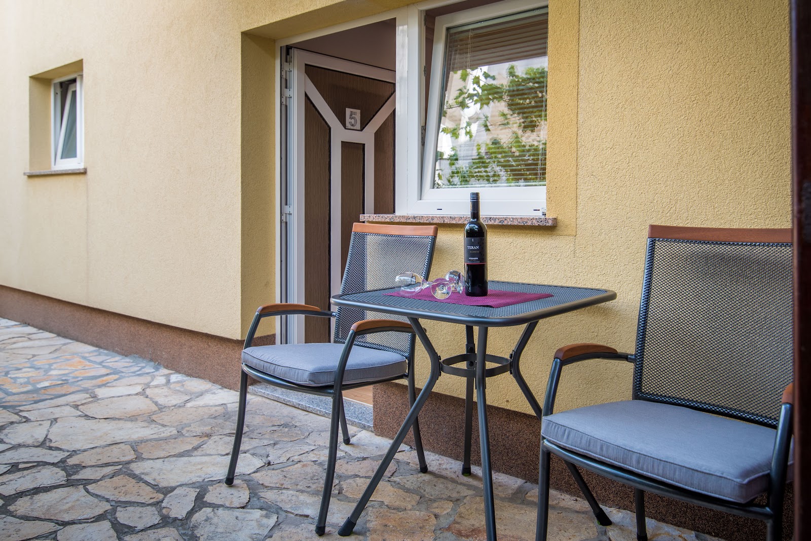Terrace with garden view in Apartment 5.
