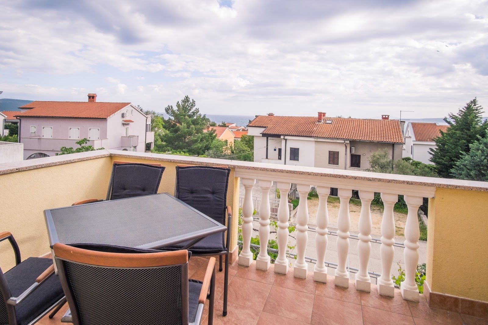 Balcony with sea view in Apartment 3.
